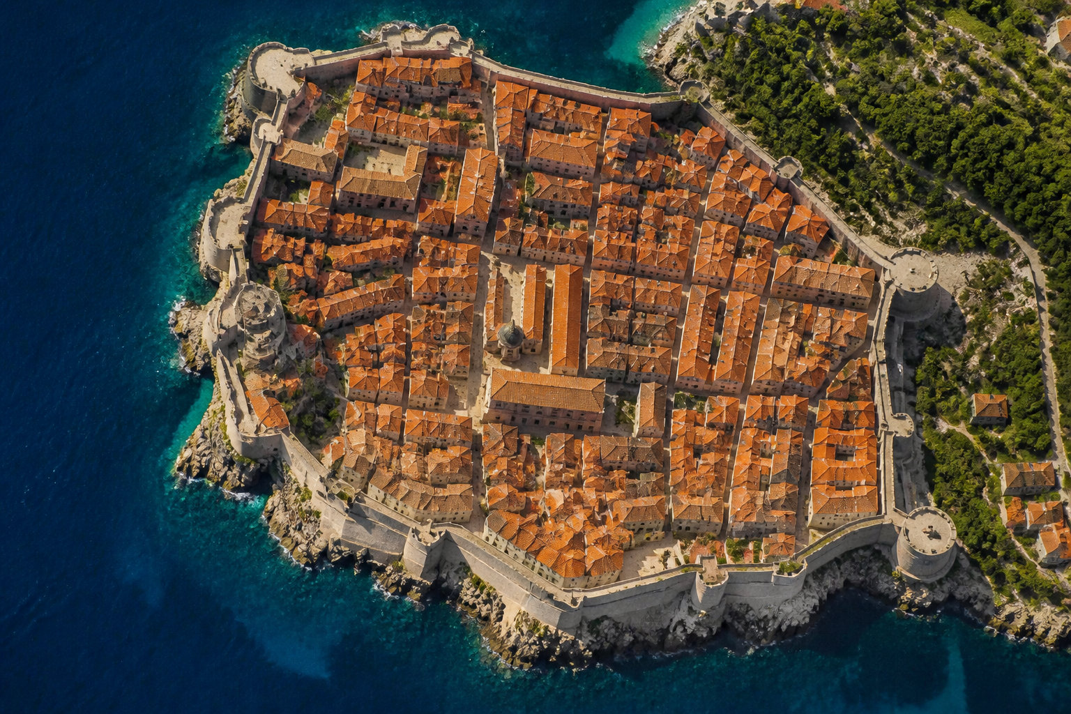 Les remparts de Raguse, théâtre des défenses de la Néra