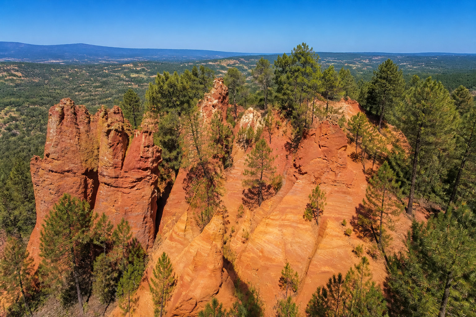 Les ocres roussillon : une alchimie entre nature et histoire