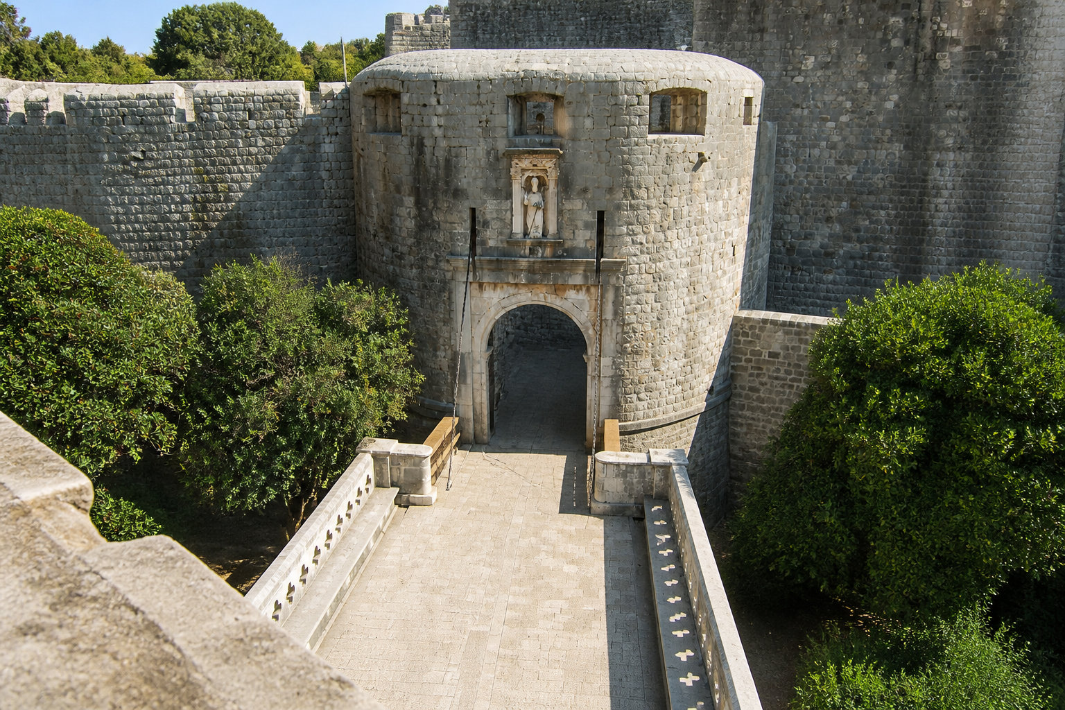 La Porte Pile, entrée monumentale et foyer des révoltes